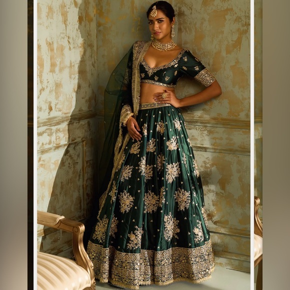 NWT Dark Green and Gold Detail Lehenga Choli set from Lashkaraa (XXS) - Picture 4 of 6
